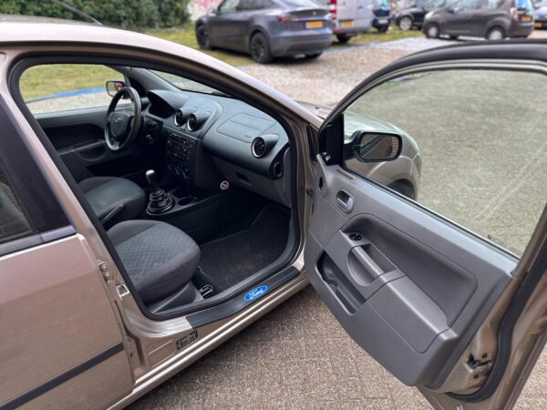VERKOCHT ! Ford Fiesta 1.4-16V Trend