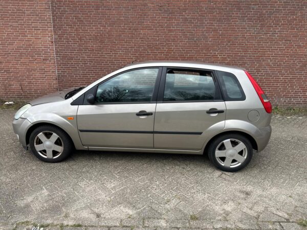 VERKOCHT ! Ford Fiesta 1.4-16V Trend