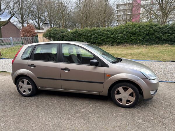VERKOCHT ! Ford Fiesta 1.4-16V Trend
