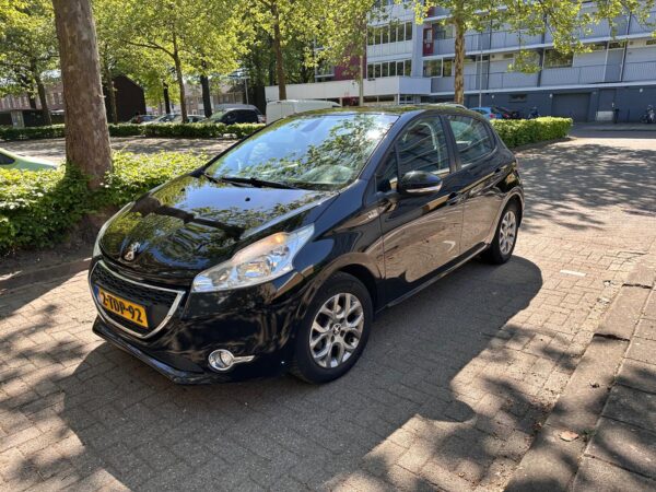 Peugeot 208 1.2 VTi Envy Navi Bluetooth Cruise Parkeersensoren