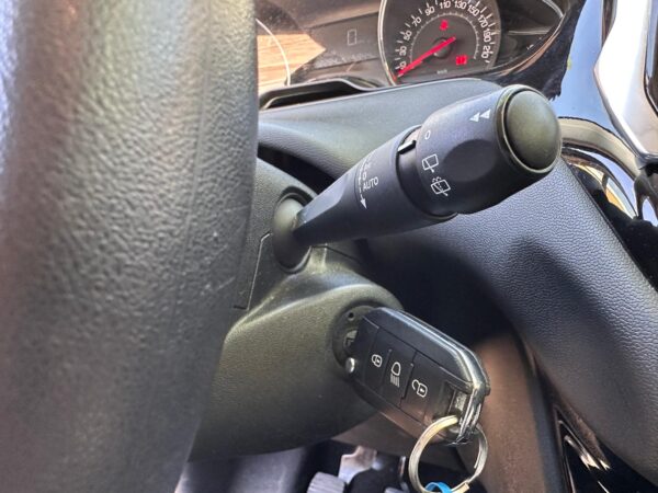 Peugeot 208 1.2 VTi Envy Navi Bluetooth Cruise Parkeersensoren