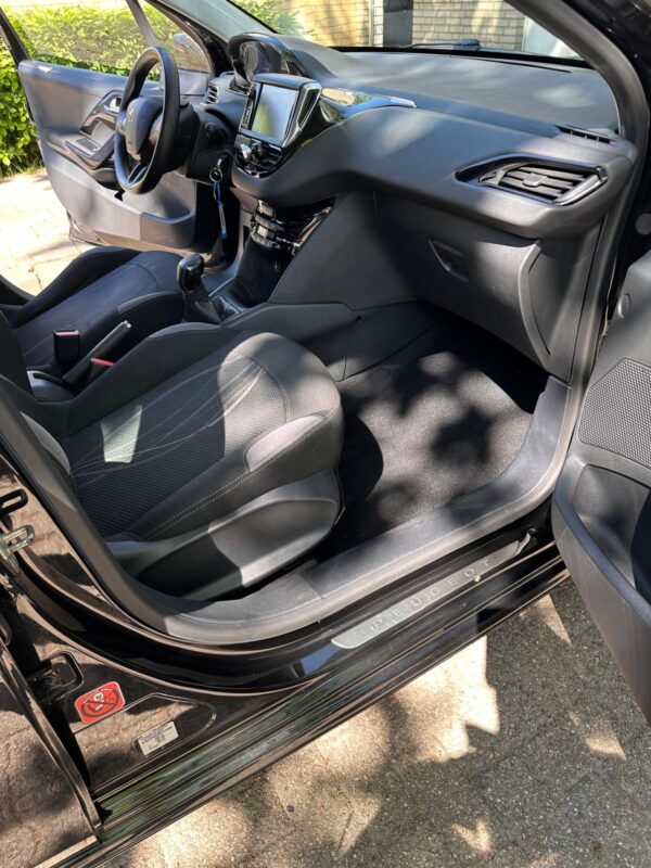 Peugeot 208 1.2 VTi Envy Navi Bluetooth Cruise Parkeersensoren