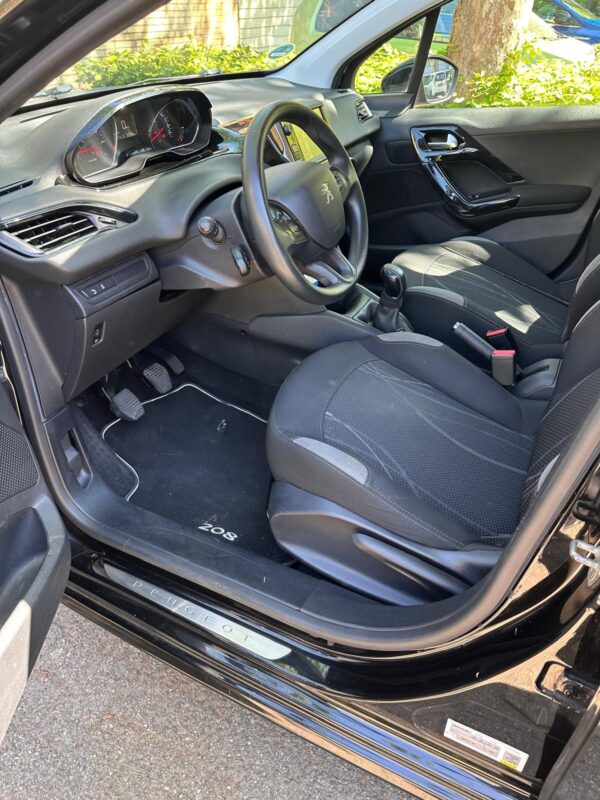 Peugeot 208 1.2 VTi Envy Navi Bluetooth Cruise Parkeersensoren