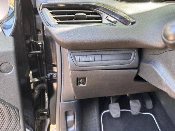 Peugeot 208 1.2 VTi Envy Navi Bluetooth Cruise Parkeersensoren