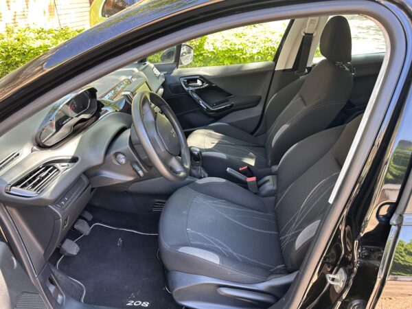 Peugeot 208 1.2 VTi Envy Navi Bluetooth Cruise Parkeersensoren