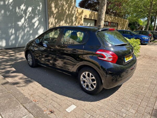 Peugeot 208 1.2 VTi Envy Navi Bluetooth Cruise Parkeersensoren